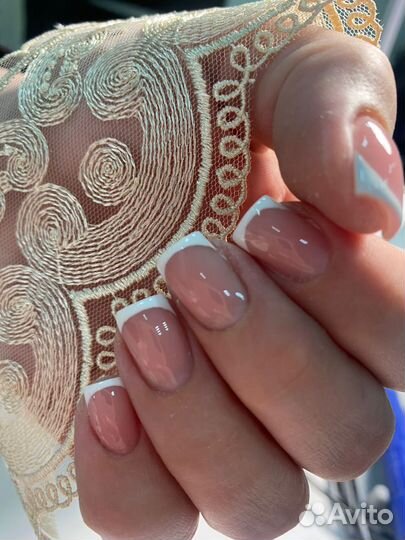 Модель на маникюр