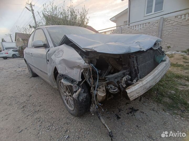 Volkswagen Passat 1.8 МТ, 2000, битый, 395 000 км