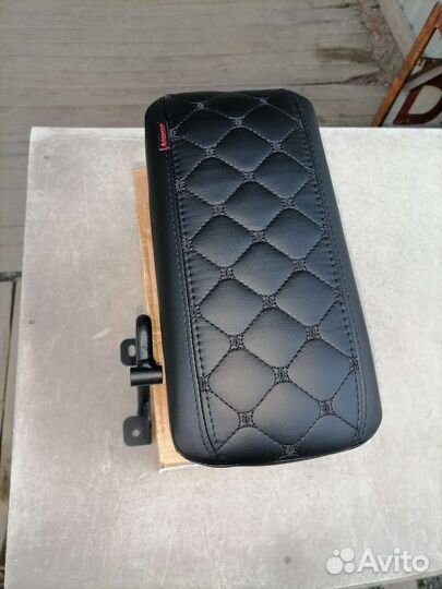 Подлокотник на Рено Логан 2 на ножке