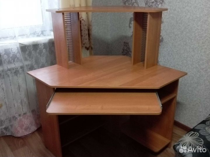 Компьютерный стол