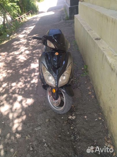 Продаётся скутер. 30000торг