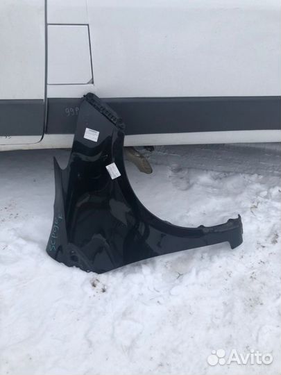 Крыло переднее правое Toyota Vitz