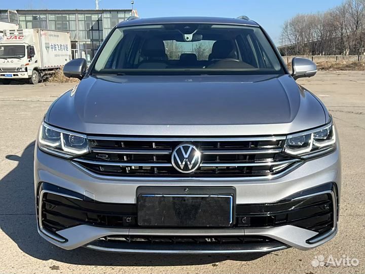 Volkswagen Tiguan L 2.0 AMT, 2021, 35 000 км