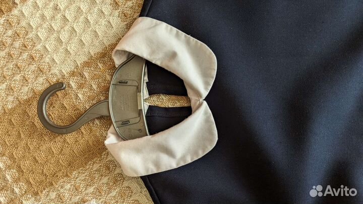 Школьное платье синее 128 и блузочки