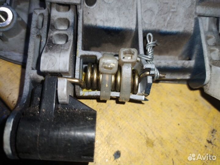 Ручка двери передняя Toyota Vitz SCP10