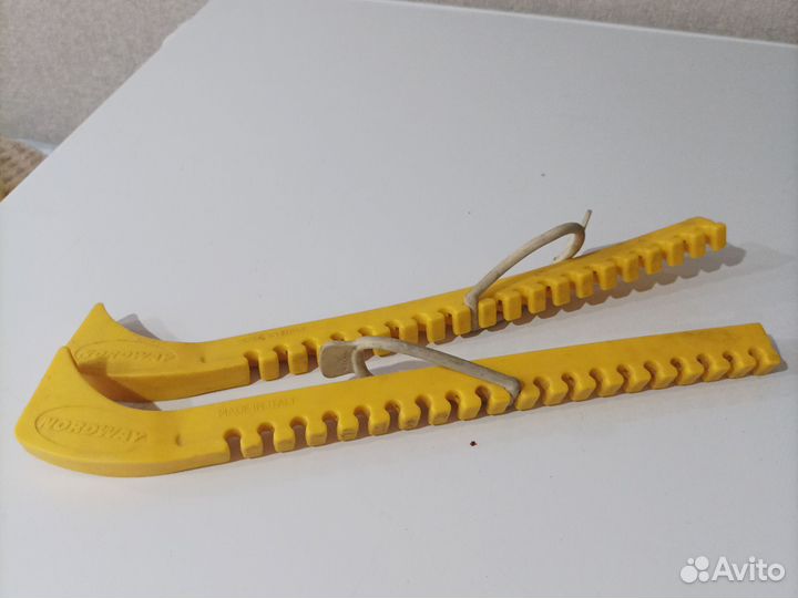 Коньки хоккейные