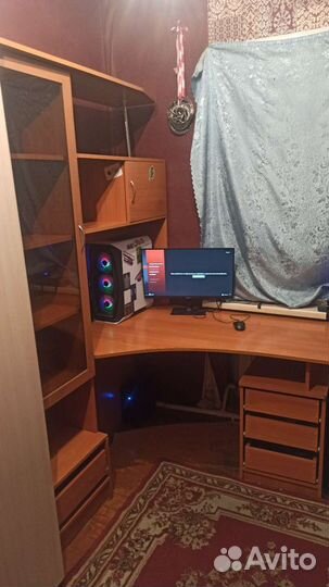 Компьютерный стол