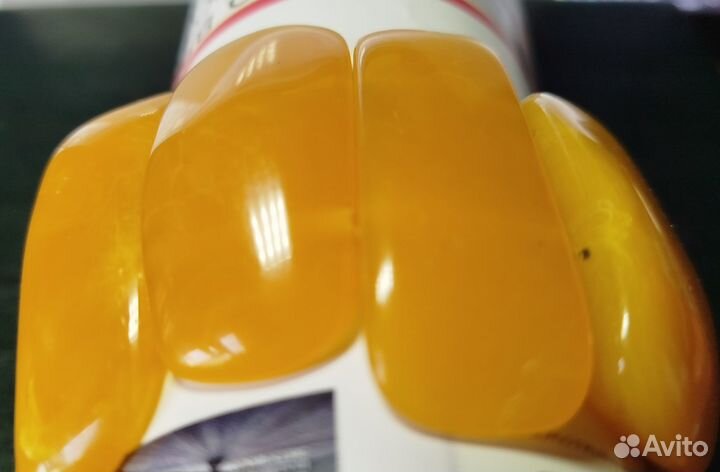 Браслет из бакелита 102 гр. имитация янтаря