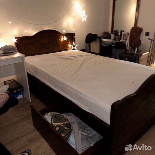Кровать полутороспальная с матрасом