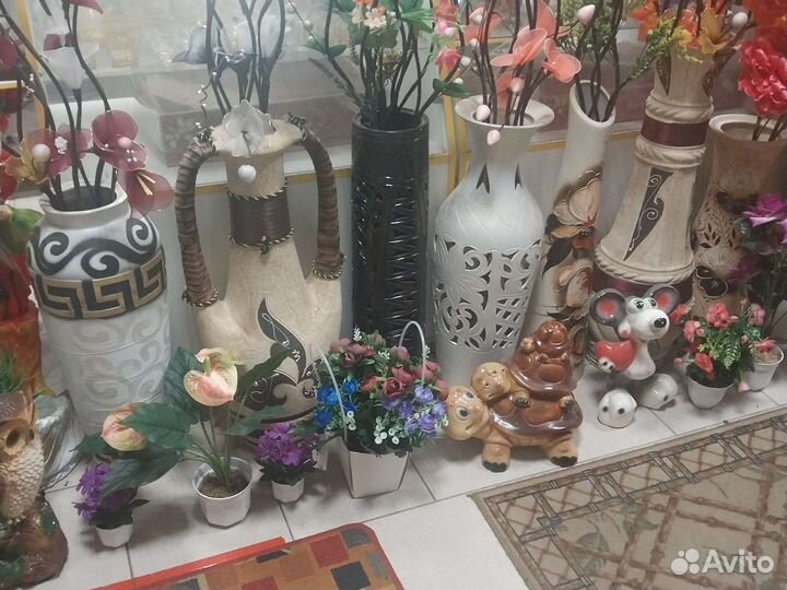 Напольные вазы и интерьерные украшения