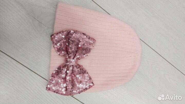 Шапка весна-осень для девочки.Цвет белый и розовый