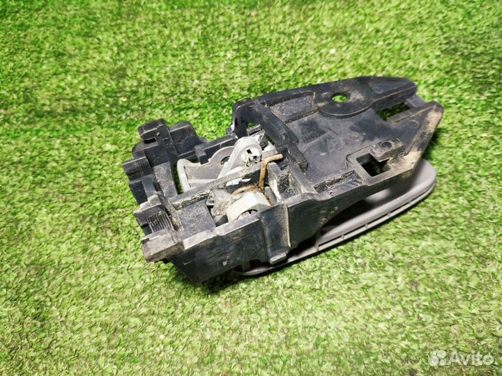 Ручка двери внутренняя правая Mitsubishi Airtrek 1