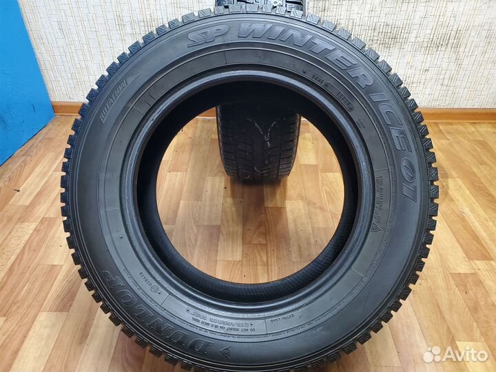 Dunlop SP Winter Ice 01 215/65 R16