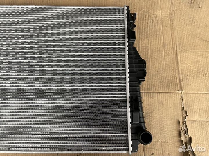 Радиатор охлаждения Volkswagen Touareg 2