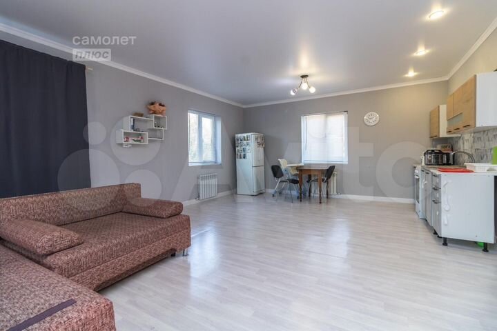 Дом 195,1 м² на участке 4,2 сот.