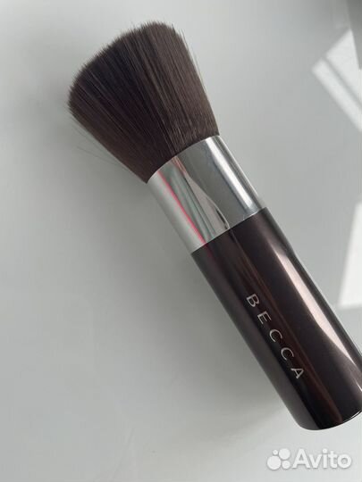 Кисть кабуки becca