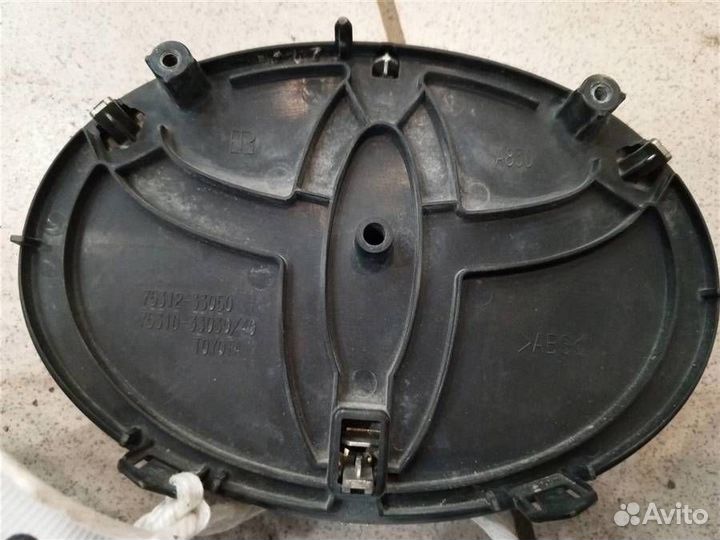 Эмблема решетки радиатора Toyota Camry XV70 2017