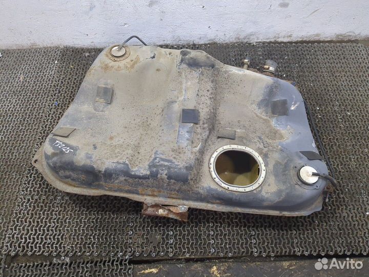 Бак топливный Toyota Avensis 1, 2000