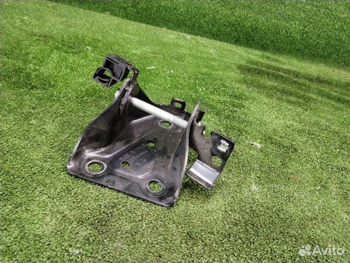 Крепление балки подвески Citroen Ds3 EB2DT 1.2 I