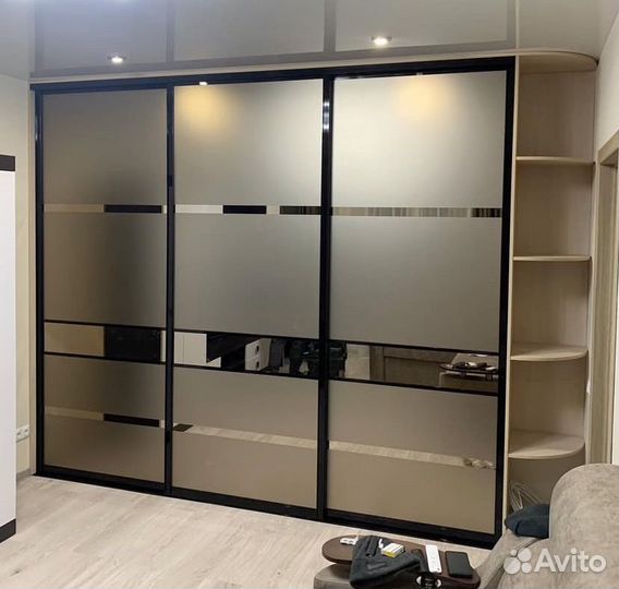 Шкаф купе распашной на заказ