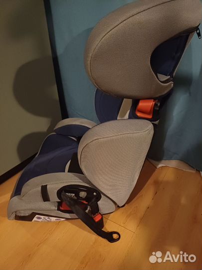 Автомобильное кресло