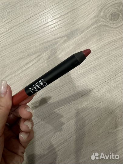 Матовая помада-карандаш nars