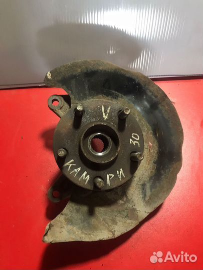 Кулак поворотный передний Toyota Camry XV30