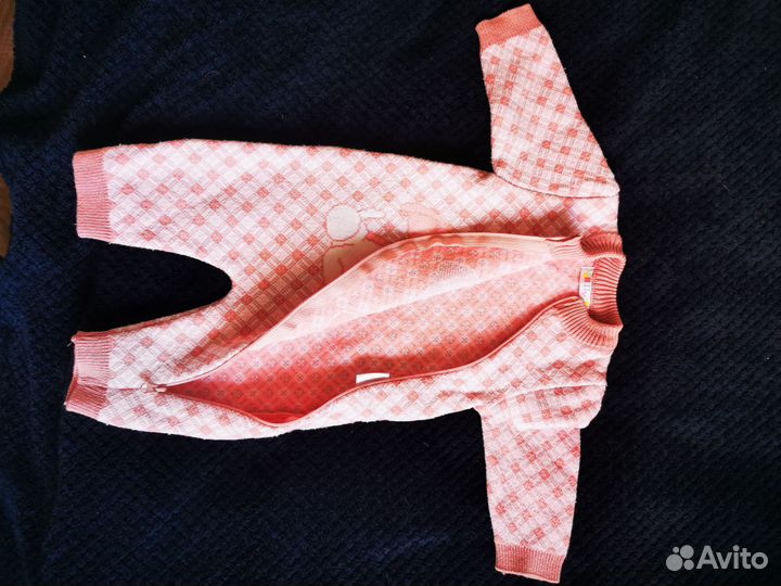 Детский вязаный комбинезон. Шапочка в подарок