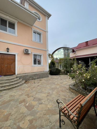 Дом 500 м² на участке 11 сот.