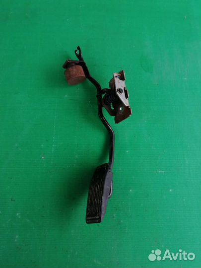 Педаль газа педаль тормоза Nissan Tino Almera