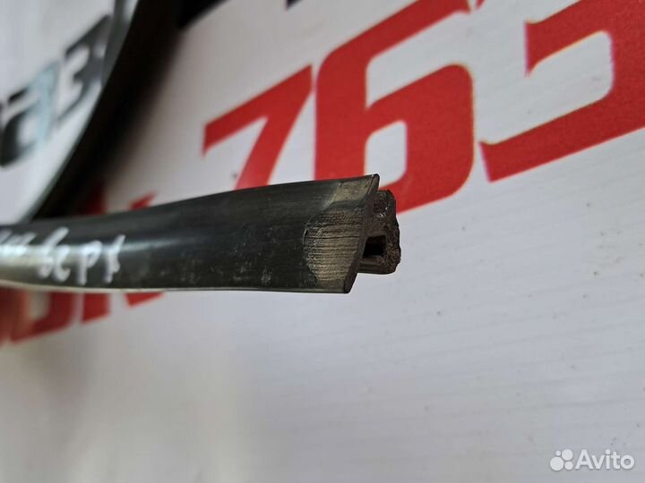 Уплотнитель кромки лобового стекла Рено Логан