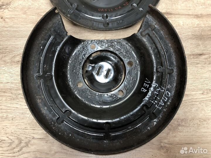 Пыльник заднего тормозного диска Astra j