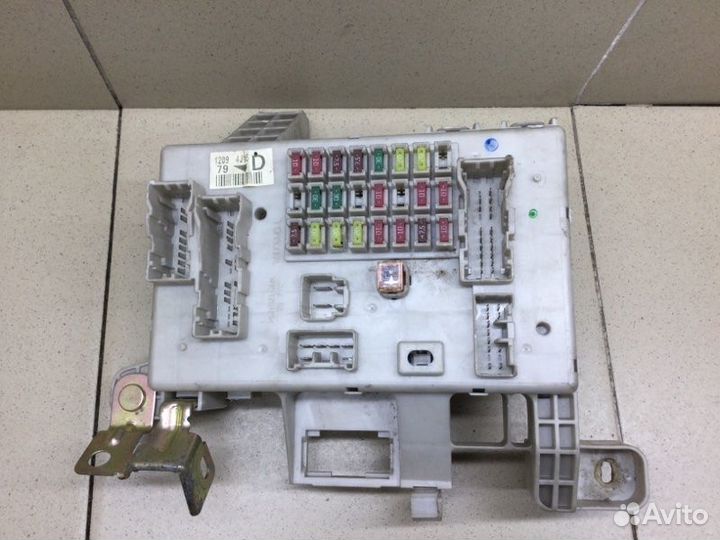 Блок предохранителей Toyota Land Cruiser Prado 120