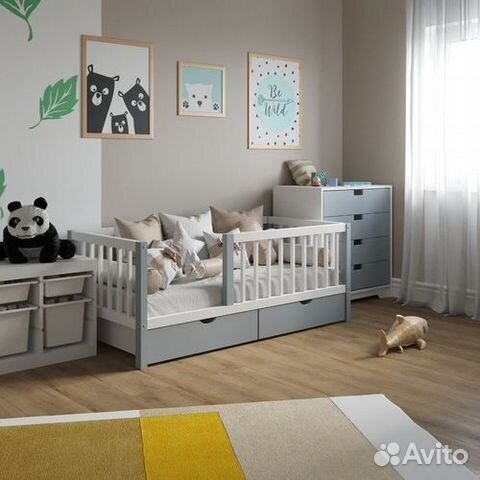 Кроватка сингл из массива с бортиком детская