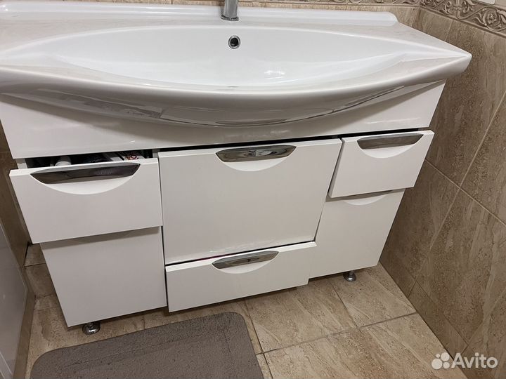 Тумба для ванной с зеркалом бу