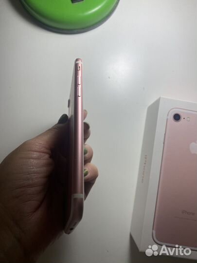 Телефон iPhone 7