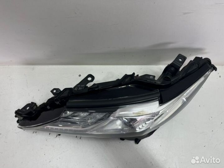 Фара LED передняя левая Toyota Camry V70/V75