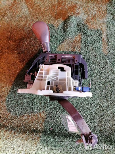 Селектор АКПП 33521-30310 Toyota Crown JZS179 поте