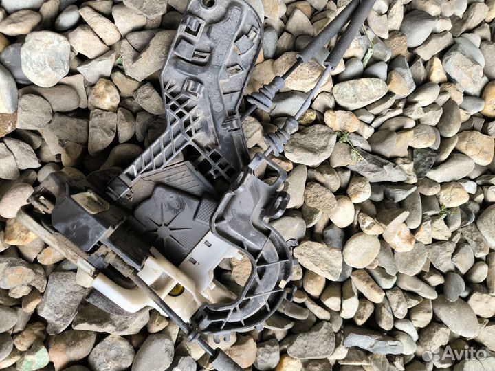 Hyundai Elantra md 2012 замок передний левый