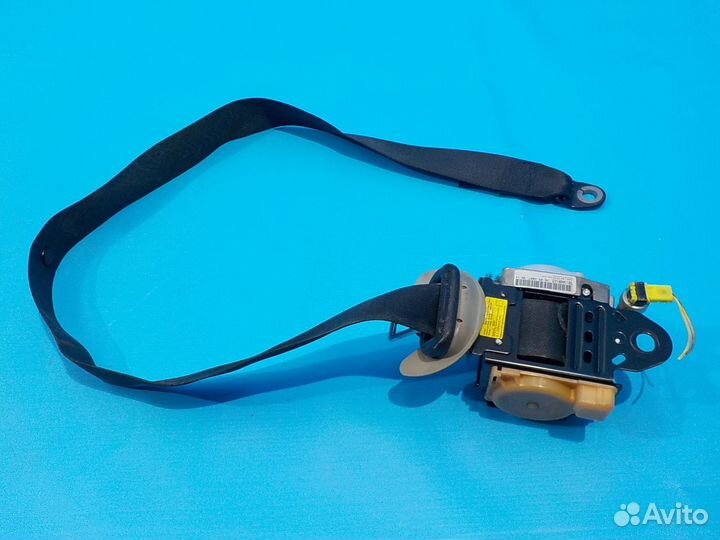 Ремень безопасности передний правый toyota Avensis