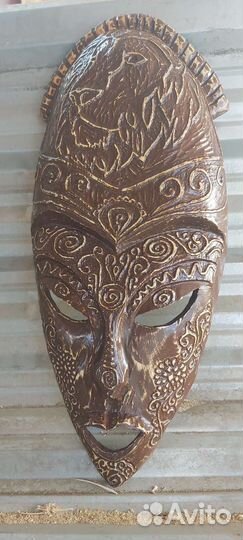 Маска в африканском стиле