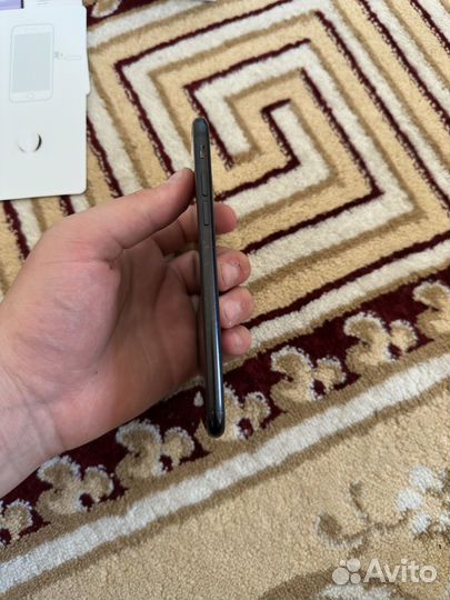 iPhone SE, 64 ГБ