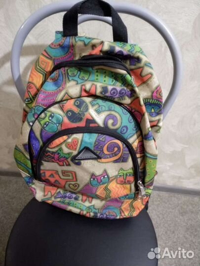 Разные рюкзаки и сумки в том числе и для школы