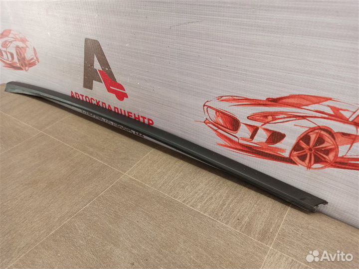 Молдинг ветрового стекла левый Volvo Xc70