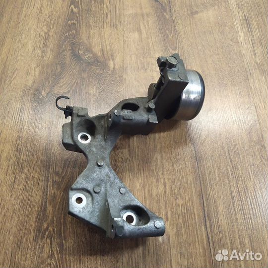 Кронштейн натяжного ролика Nissan Note хэтчбек