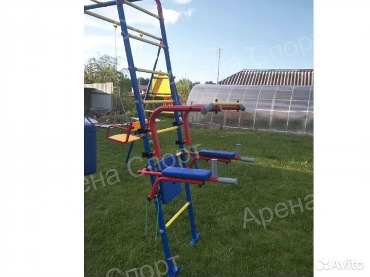 Уличный спортивный комплекс