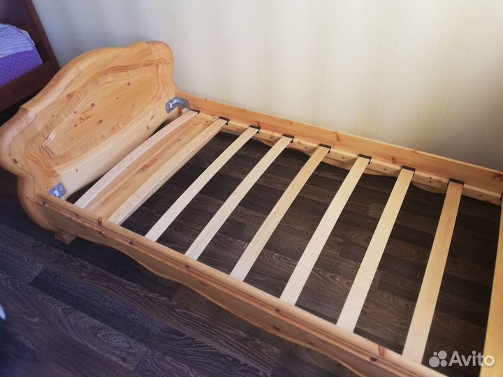 Кровать из массива сосны