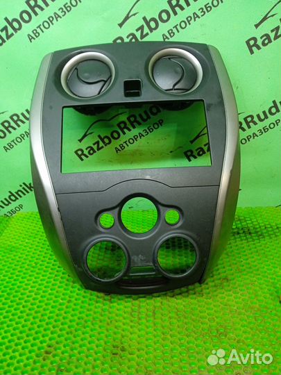 Рамка магнитолы Nissan Note