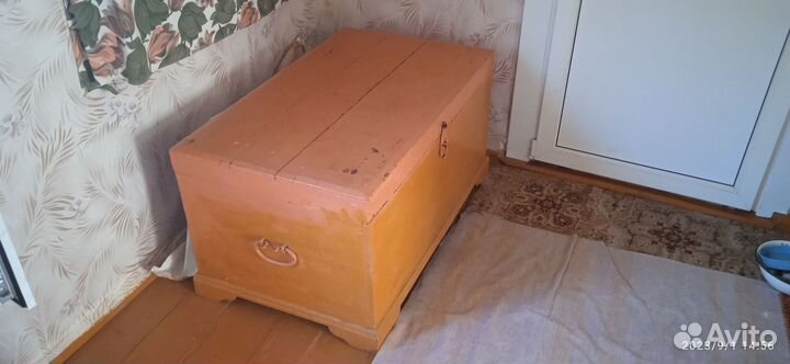 Сундук деревянный