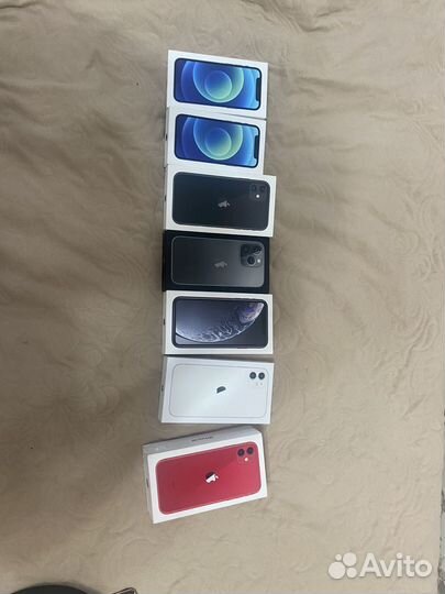 Коробки от айфонов